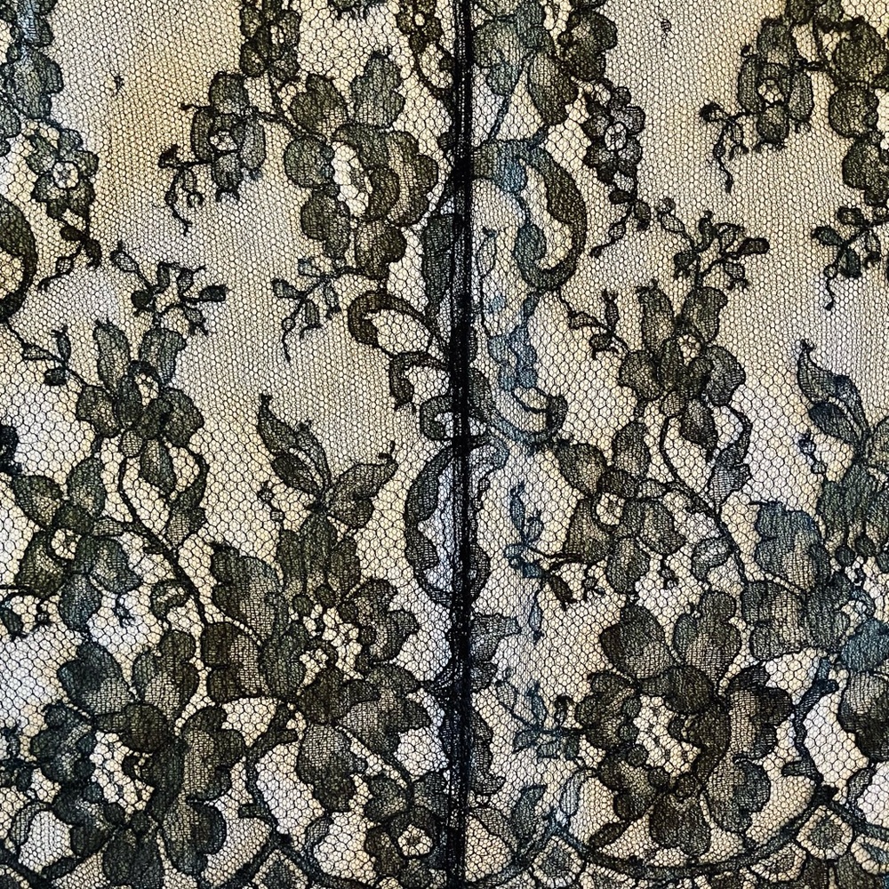Brand New Gorgeous Rosamosario Anthracite Lace Short Robe w/Long Black Silk Tie - Picture 9 of 11